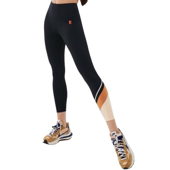 PE Nation workout set - Picture 8 of 9